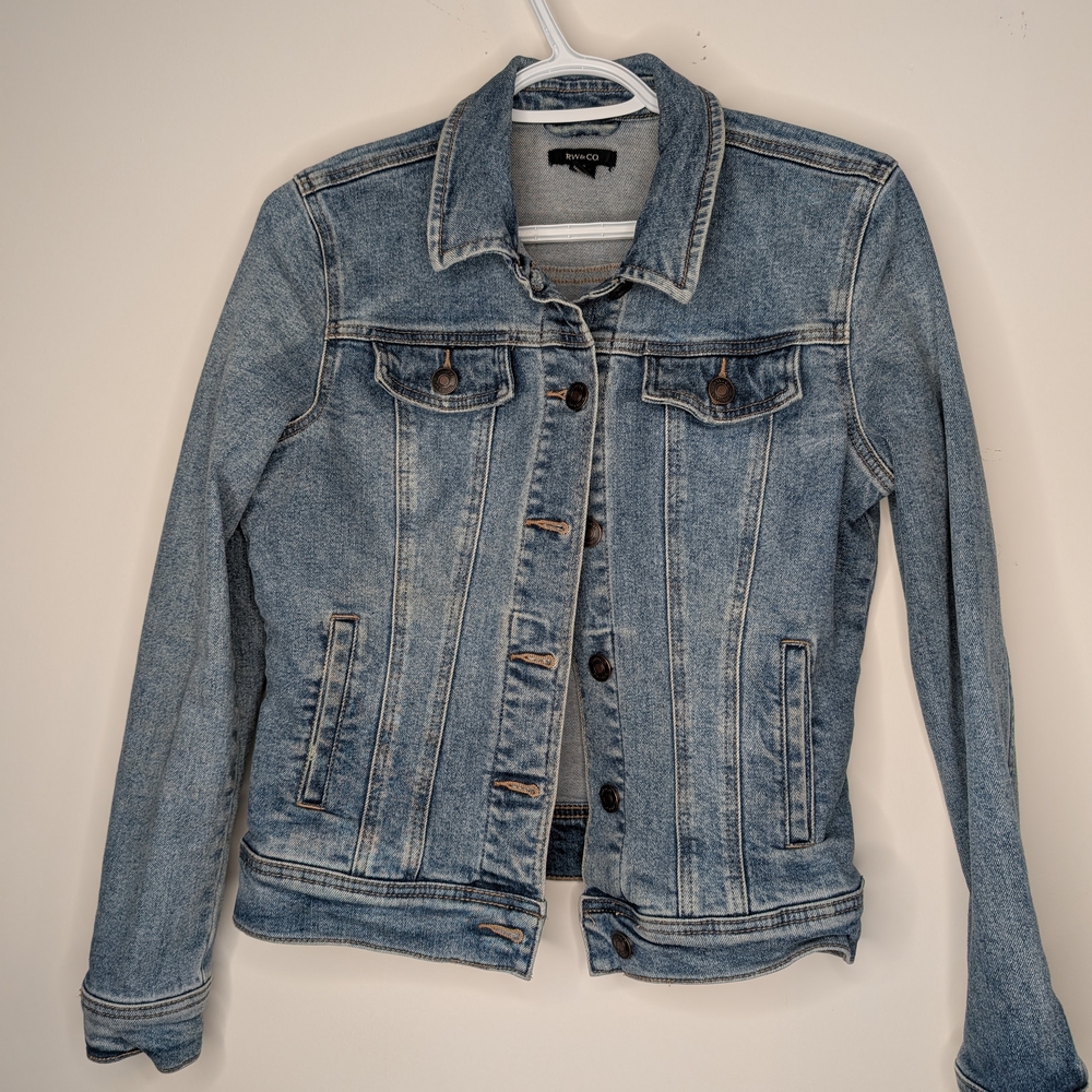 RW&Co Blue Jean Jacket Fitted Design